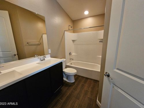 3042 33rd Pl, Phoenix AZ  85018 exterior