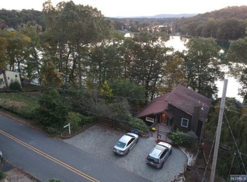 125 Upper Lakeview Ave, Skyline Lakes NJ  07456-2831 exterior