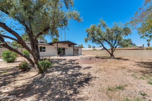 11617 37th Pl, Phoenix AZ  85028-2130 exterior