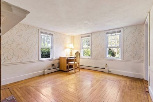 379 Main St, Groveland MA 01834-1428 exterior