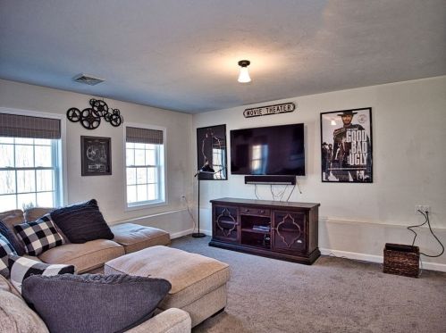 341 Courtney St, Fall River MA 02720-6726 exterior