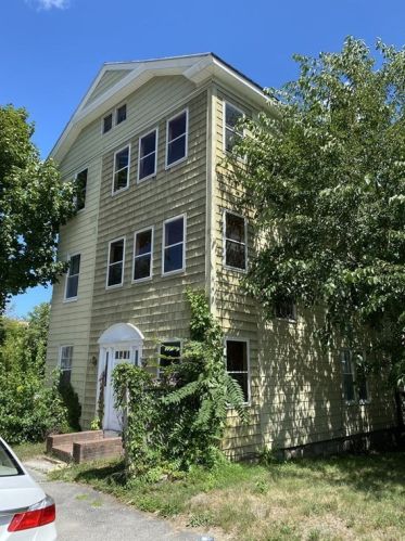 30 Cohasset St, Worcester, MA 01604-4702