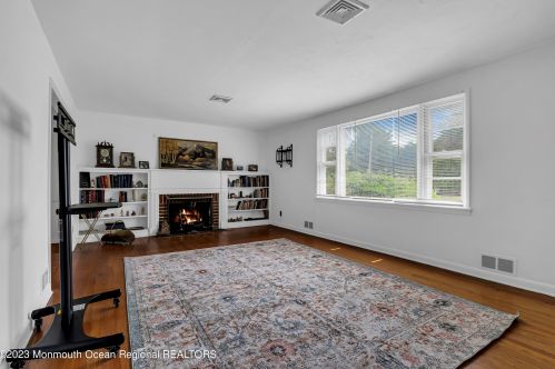 267 Rumson Rd, Little Silver NJ 07739-1657 exterior