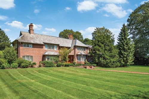 245 Woodward St, Newton, MA 02468-2028