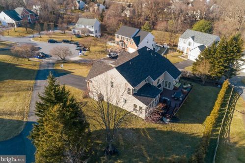 6920 Mystic Wood Way, Columbia MD 21044-4914 exterior