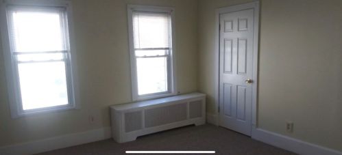 566 Bradford Ave, Fall River MA 02721-1017 exterior