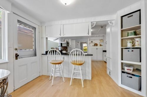 27 Ridgedale Ave, East Hanover NJ 07936-1804 exterior