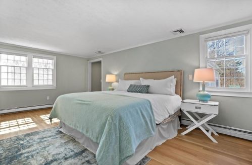 2 Golfview Dr, Hingham MA 02043-2633 exterior