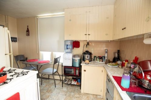 56 Foster St, New Bedford MA 02740-6677 exterior