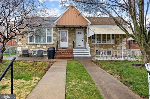 1015 Borbeck Ave, Philadelphia, PA 19111-2604