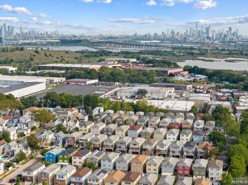 511 Davis Ave, Kearny NJ  07032-3601 exterior