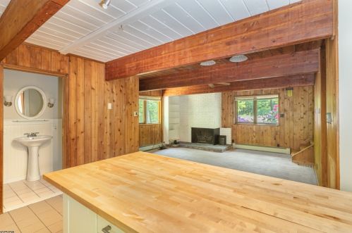 1 Gln Dr, Wantage NJ 07461-4801 exterior