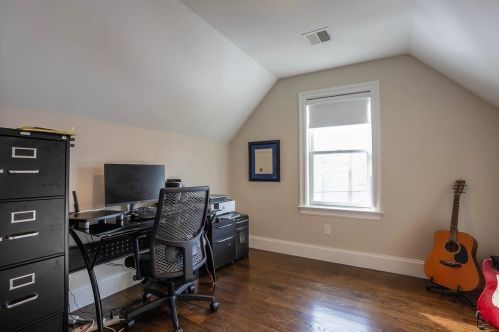 319 Hillcrest Rd, Needham MA 02492-4028 exterior