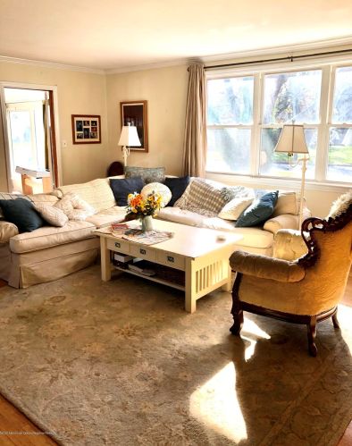 221 Queens Dr, Little Silver NJ 07739-1630 exterior