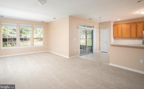 5 Taylor Ct, Columbus NJ  08022-2339 exterior