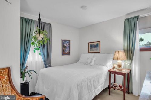 228 Somerset Rd, West Deptford NJ 08096-6066 exterior