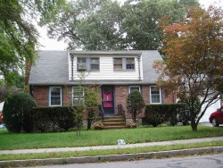 560 Auburn St, Newton, MA 02466-1718
