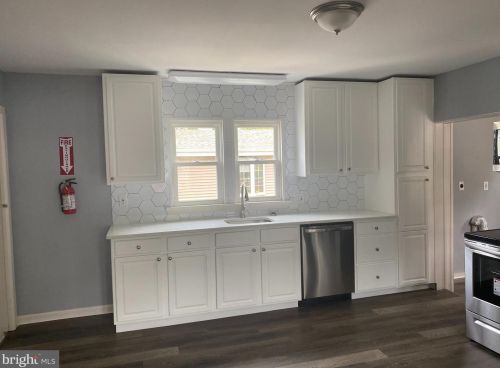 1055 Milton Ave, West Deptford NJ  08093-1731 exterior