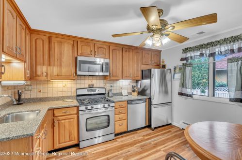 1326 Locust Dr, Tinton Falls NJ 07712-4911 exterior