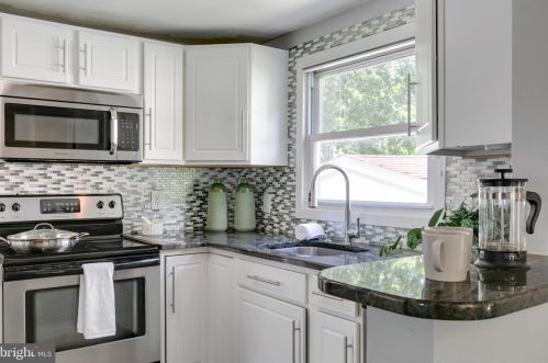 301 Lincoln Ave, West Deptford NJ  08066-1132 exterior