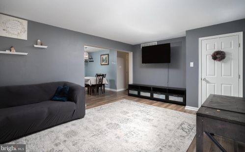 808 Mail Ave, West Deptford NJ  08096-6515 exterior