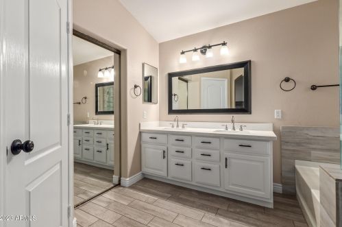 2310 Bent Tree Dr, Phoenix AZ  85085-4771 exterior