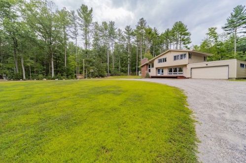 82 January Hill Rd, Amherst, MA 01002-9617