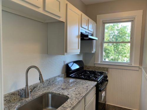 228 Phillips Ave, New Bedford MA 02746-1858 exterior