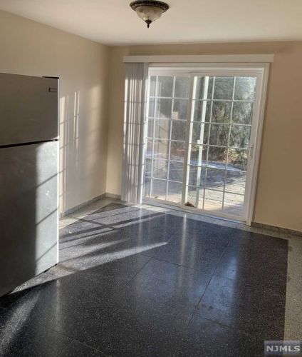 4 Oak St, Cresskill NJ  07626-2257 exterior