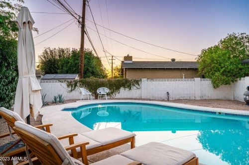 1011 Cavalier Dr, Phoenix AZ 85019-1717 exterior