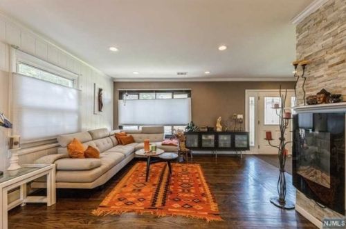 326 Brookside Ave, Cresskill NJ  07626-1104 exterior