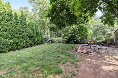 210 White Rd, Little Silver NJ 07739-1137 exterior