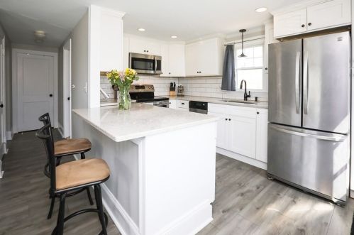 63 Forest St, Weymouth, MA 02190-1003