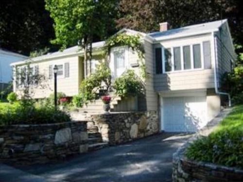 2 Columbine Rd, Worcester, MA 01609-1012