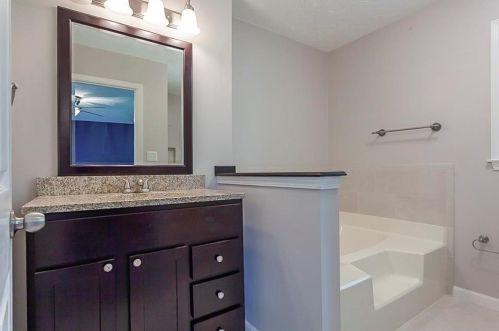 19 Hidden Lk Ct, Stockbridge GA 30281-1200 exterior