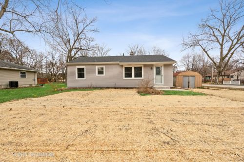 7205 Huntley Rd, Bull Valley, IL 60014-6952