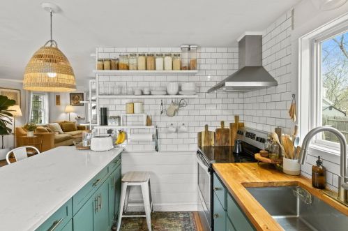 582 Massasoit Rd, Eastham MA 02642-1500 exterior