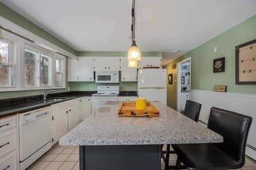 88 Standish St, Worcester MA 01604-3233 exterior