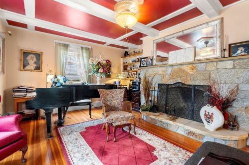 293 Washington St, Gloucester MA 01930-4815 exterior