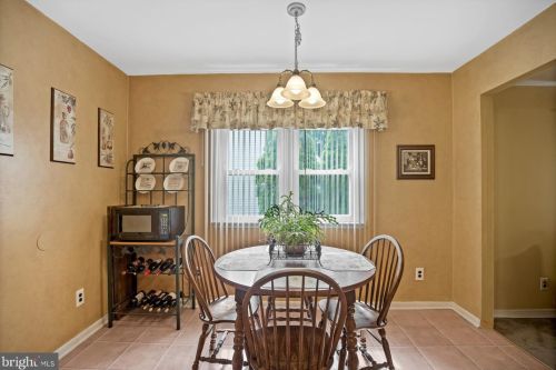 335 May Ave, West Deptford NJ 08096-1166 exterior