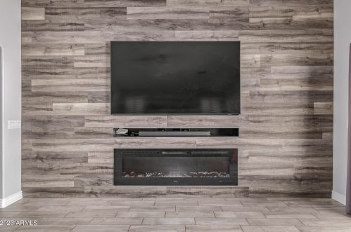 2310 Bent Tree Dr, Phoenix AZ  85085-4771 exterior