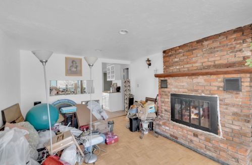 428 Lk Ave, Worcester MA 01605-2046 exterior