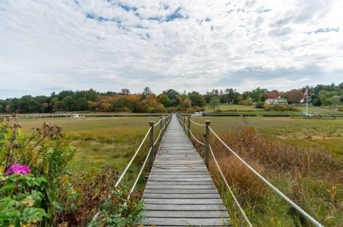 61 Brg St, Hingham MA 02061-2333 exterior