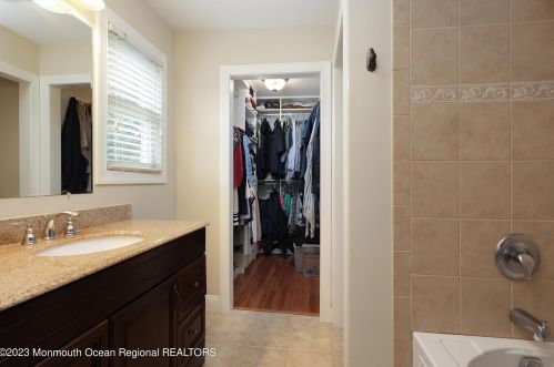 26 Orch Pl, Little Silver NJ 07739-1428 exterior