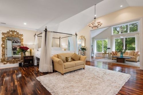 112 Edgewater Dr, Needham MA 02492-2776 exterior