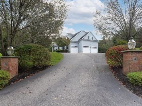 4 Sayles Rd, Hingham MA 02043-2678 exterior