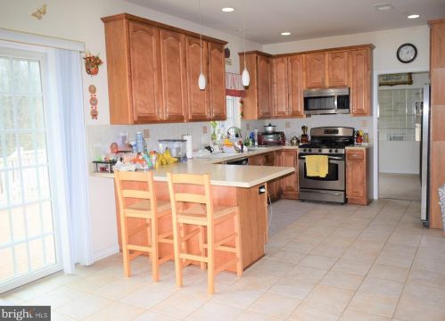 94 Drift Ave, Trenton NJ 08648-3505 exterior