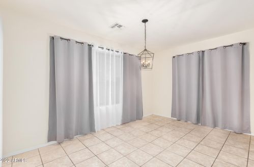 13451 47 Way, Phoenix AZ 85042-5318 exterior