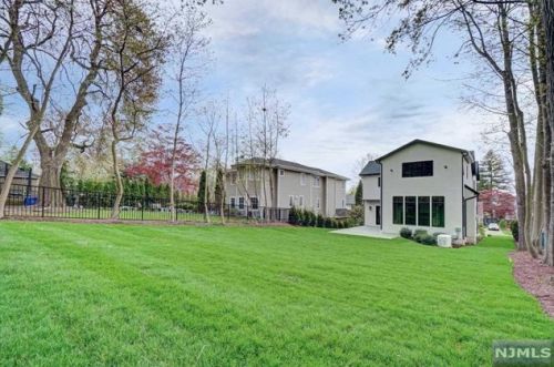 158 Magnolia Ave, Tenafly NJ  07670-1828 exterior