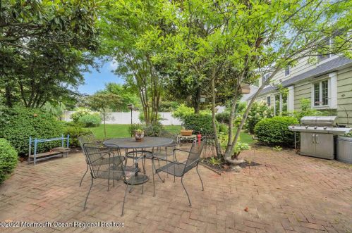 52 Laurel Dr, Little Silver NJ 07739-1416 exterior